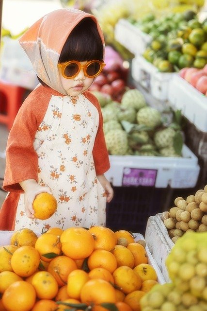 little girl, vietnam, farmer's market, market, child, fruit market, fruits, baby, tet, tet market