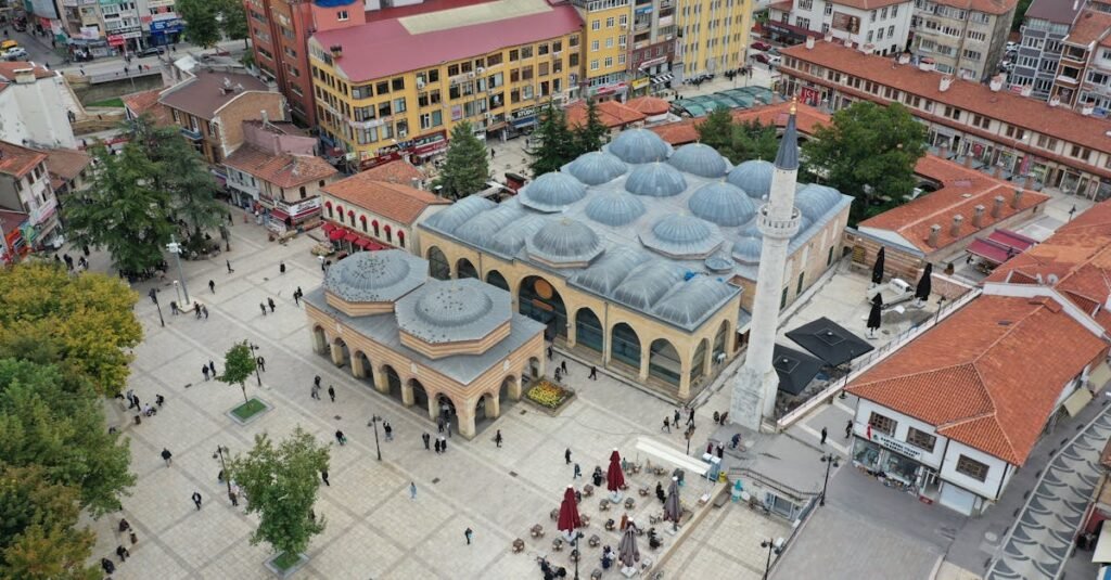 Discover the historic Kastamonu city square with its prominent mosque and bustling urban landscape.