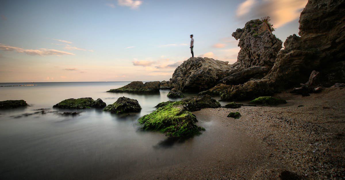 A peaceful seaside view at twilight in Sinop, Turkey, featuring a rocky coastline and calm sea.