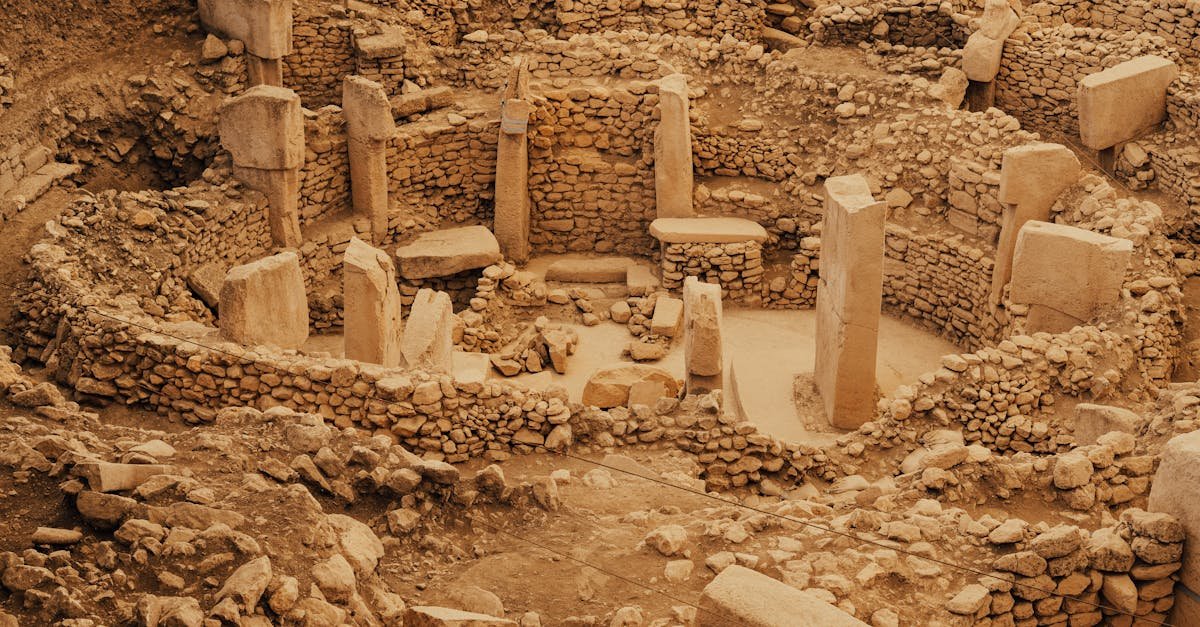 Explore the prehistoric site Göbekli Tepe with its stunning ancient stone circles in Şanlıurfa, Turkey.