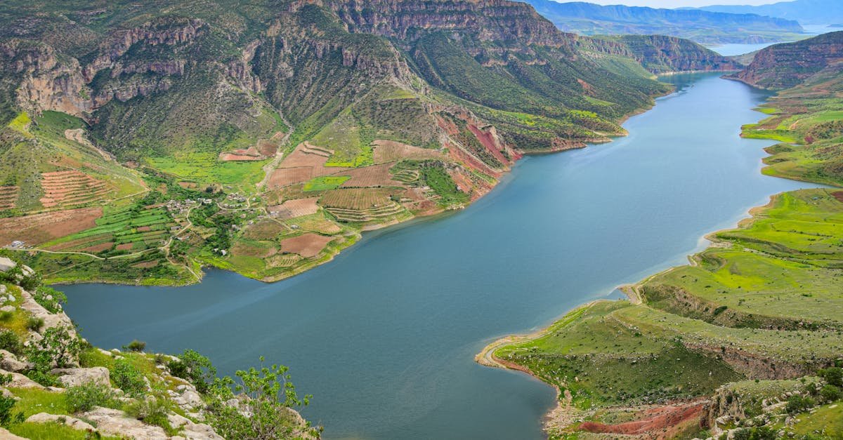 A breathtaking aerial view of the Botan River Valley in Siirt, Türkiye, showcasing vibrant landscapes.