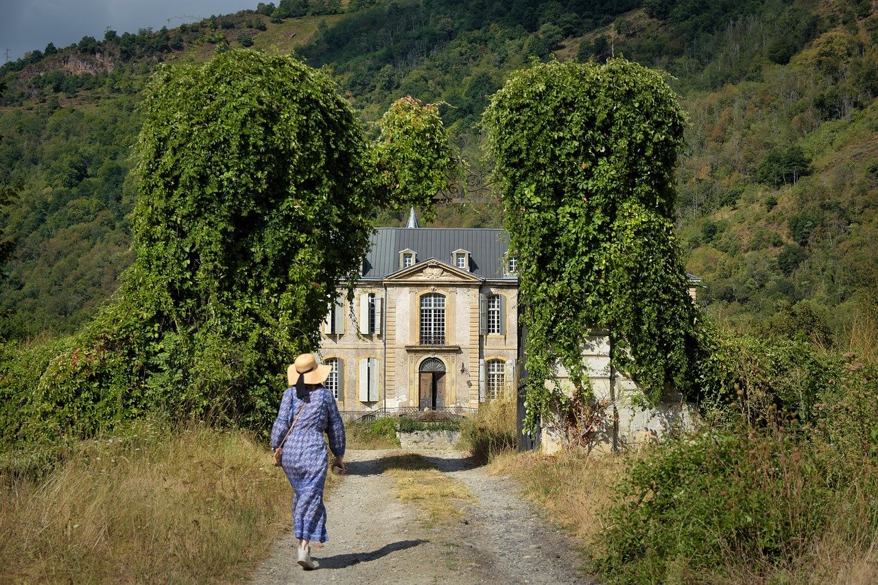 château, woman, gate, château de gudanes, entrance, path, building, architecture, manor, house, historical, restoration, pyrenees, france, house, house, house, house, restoration, france, france, france, france, france