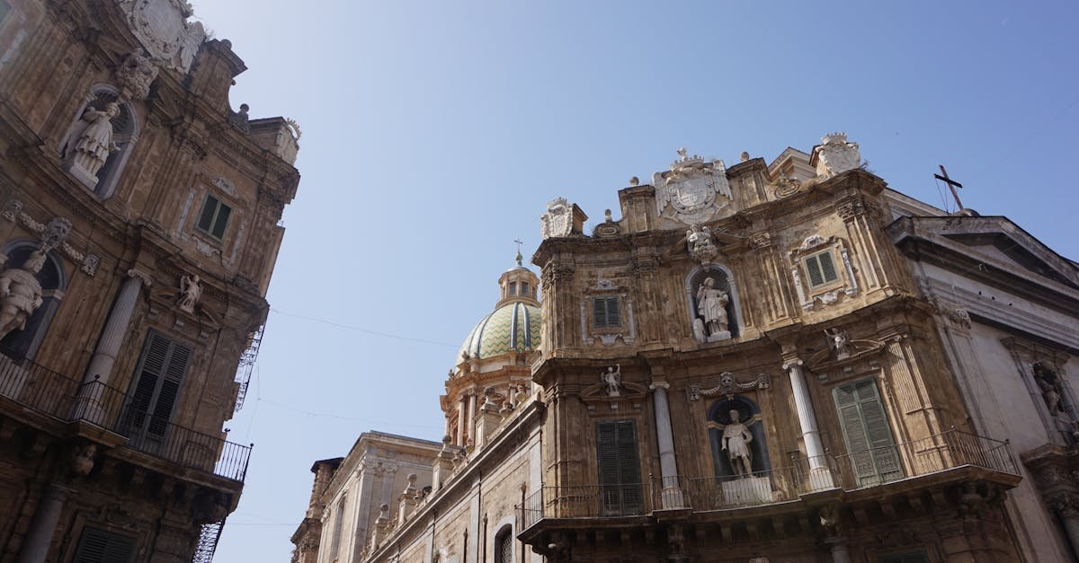 View of the Quattro Canti intersection in Palermo, showcasing Baroque architecture under a clear blue sky.