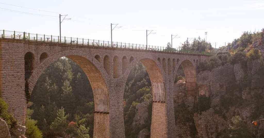 Scenic view of the iconic Varda Bridge in Adana, showcasing architectural beauty.
