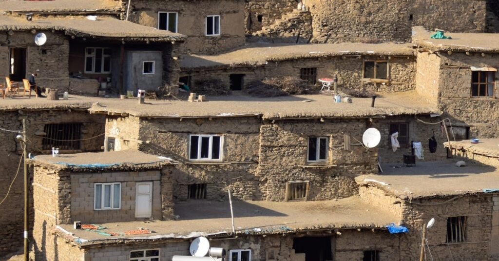 Traditional mudbrick houses in Hizan village, Bitlis, Türkiye, displaying rustic architecture with satellite dishes.
