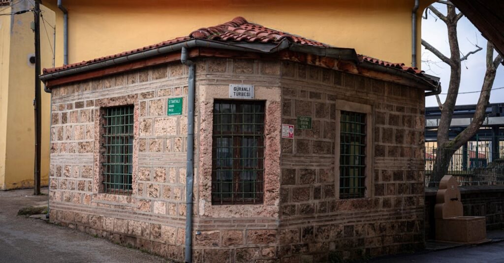 Charming historic stone building in Bursa, Türkiye showcasing traditional architecture.