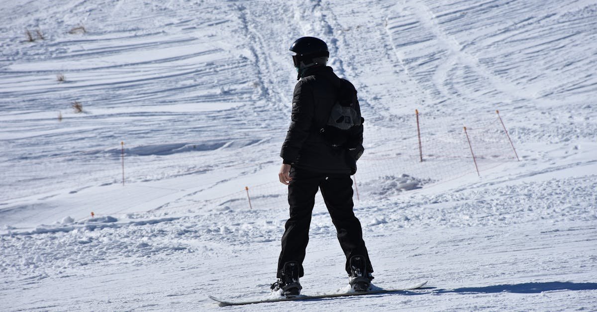 A snowboarder enjoying a sunny day on the slopes of Erciyes in Kayseri, Türkiye.