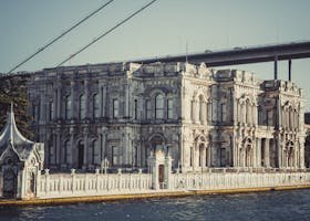 Classic view of Beylerbeyi Palace along the Bosphorus in Istanbul, showcasing its historical architecture.