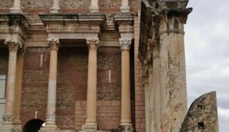 Explore the stunning ancient Roman ruins showcasing grand columns and intricate architecture.