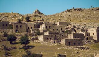 Explore the ancient stone village of Mağaraköy, nestled in the hills of Şırnak, Türkiye.