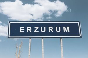 Erzurum’da Facianın Eşiğinden Dönüldü: Alev Alan Tır Ortalığı Savaş Alanına Çevirdi