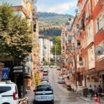 Manisa Salihli’de Otomobil Takla Attı: 1’i Çocuk 2 Yaralı