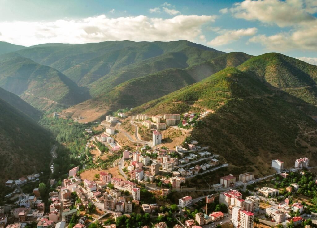 Breathtaking aerial shot of Gümüşhane city nestled among lush Turkish mountains.