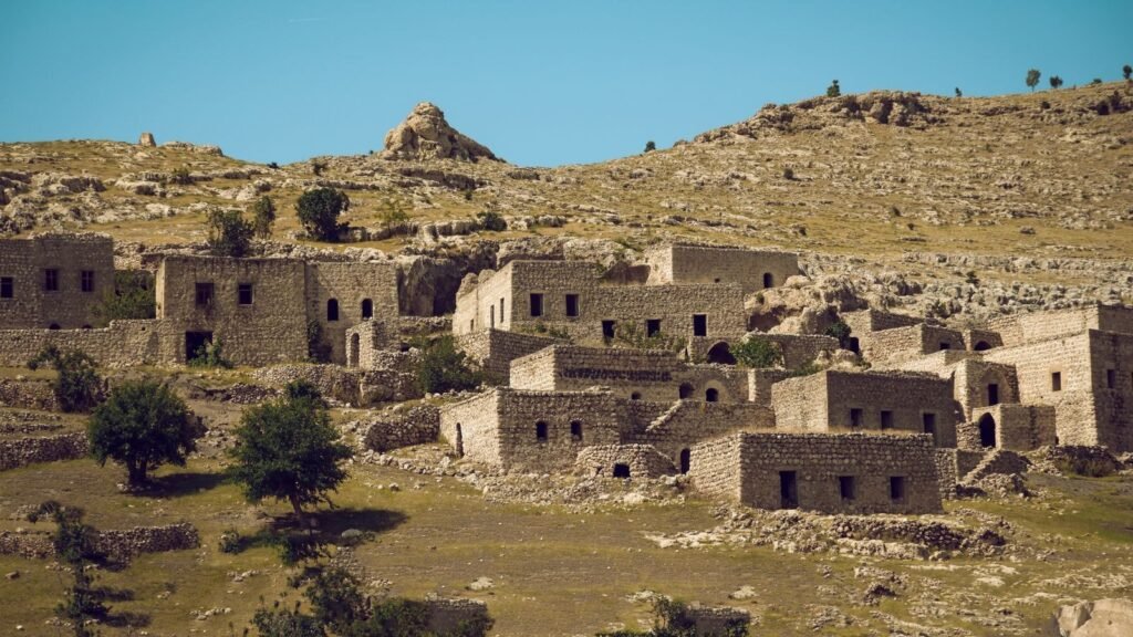 Explore the ancient stone village of Mağaraköy, nestled in the hills of Şırnak, Türkiye.